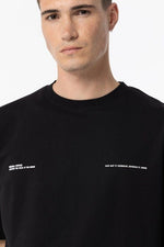 Carica l&#39;immagine nel visualizzatore Galleria, T-Shirt over Aaron
